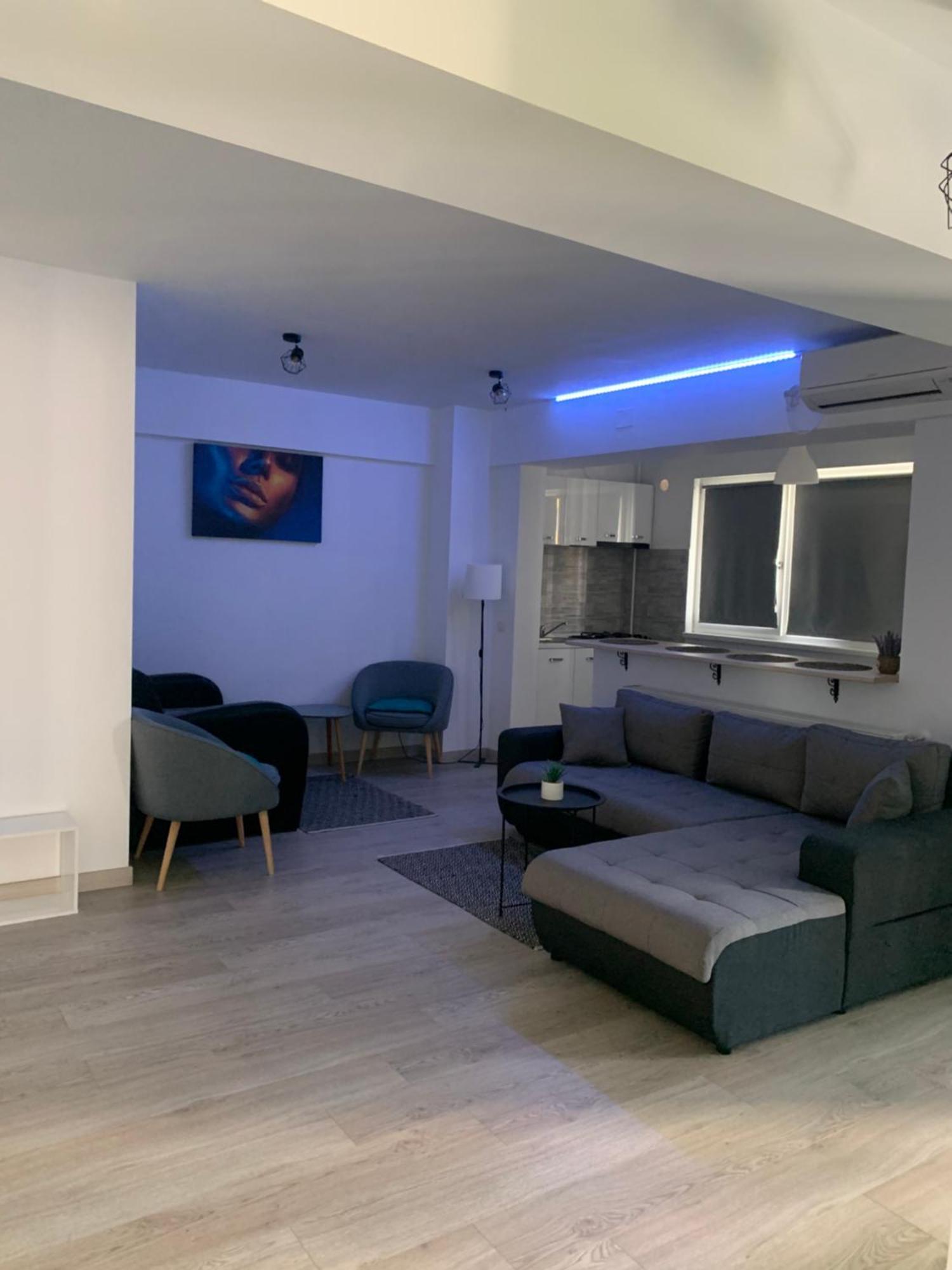 Black&White Suites Craiova Exterior foto